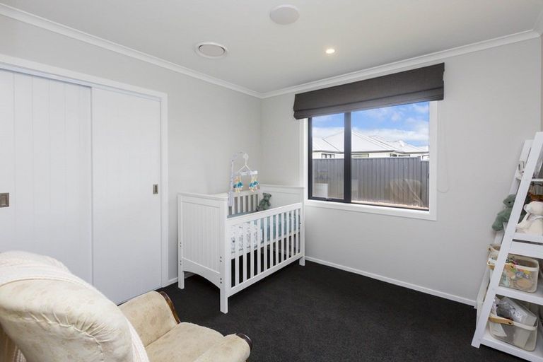 Photo of property in 27 Salisbury Crescent, Wallaceville, Upper Hutt, 5018