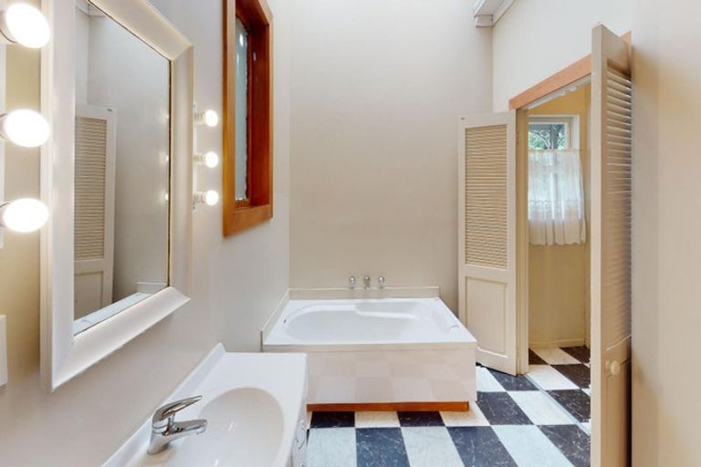 Photo of property in 48 Bourke Street, Palmerston North, 4410
