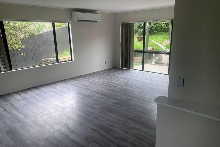 Photo of property in 10 Astelia Place, Goodwood Heights, Auckland, 2105