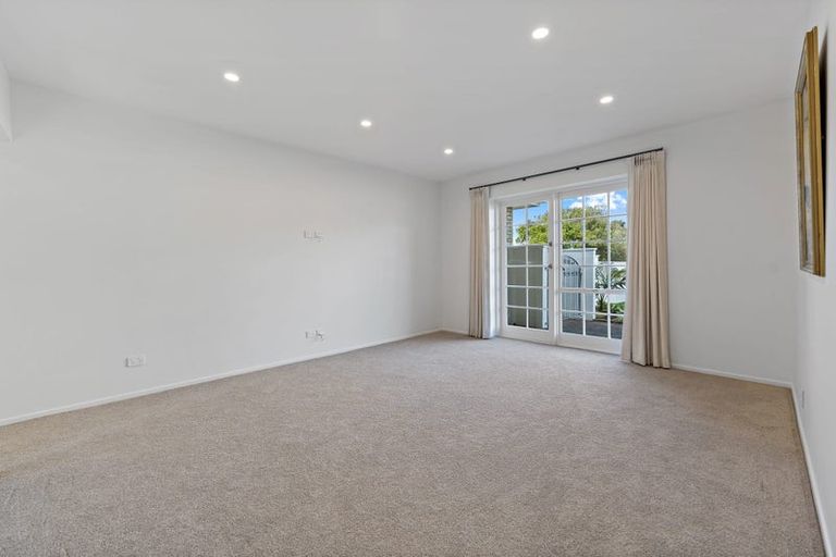 Photo of property in 1/25 James Evans Drive, Northcote, Auckland, 0627