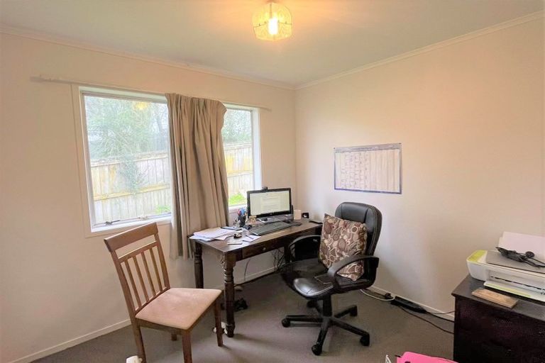 Photo of property in 90 Oreil Avenue, West Harbour, Auckland, 0618