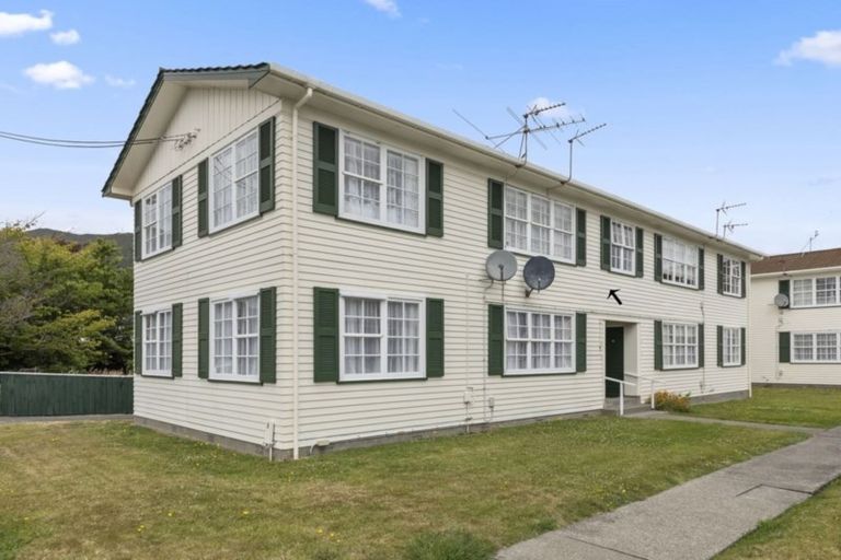 Photo of property in 1/95 Whites Line East, Waiwhetu, Lower Hutt, 5010