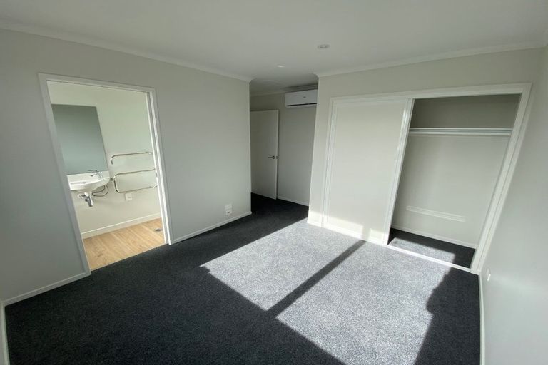 Photo of property in 6/5 Peachgrove Road, Te Atatu Peninsula, Auckland, 0610