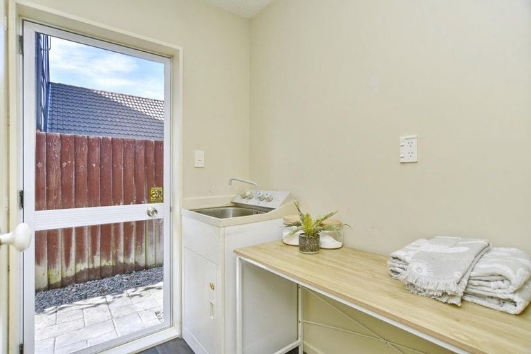 Photo of property in 142 Royal Park Drive, Parklands, Christchurch, 8083