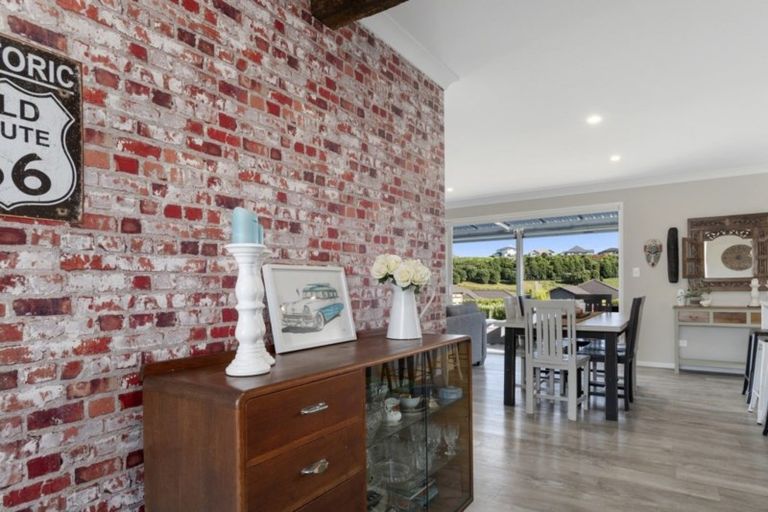 Photo of property in 5 Greystone Place, Omokoroa, 3114