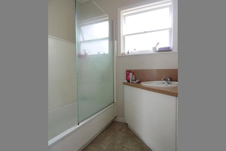 Photo of property in 130 Archibald Road, Kelston, Auckland, 0602