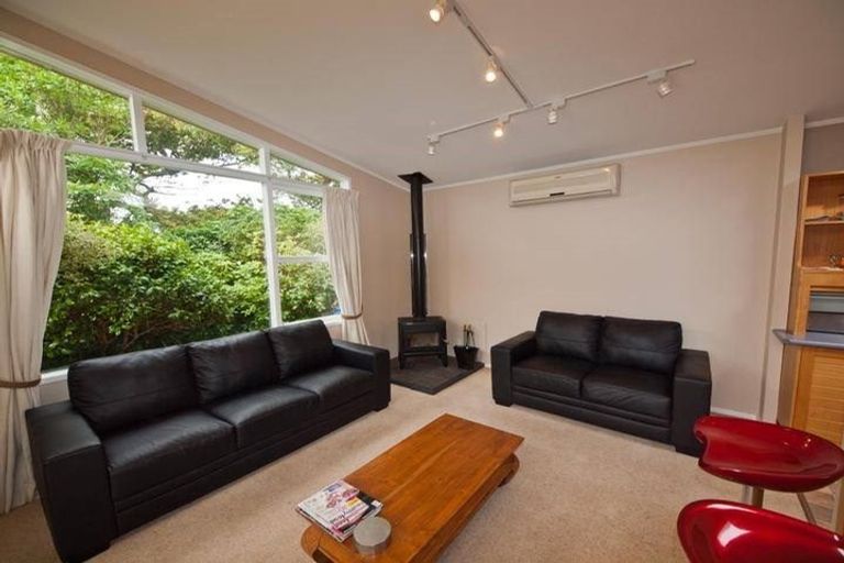 Photo of property in 5 Chudleigh Grove, Churton Park, Wellington, 6037