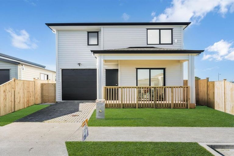 Photo of property in 9 Woven Place, Karaka, Papakura, 2113