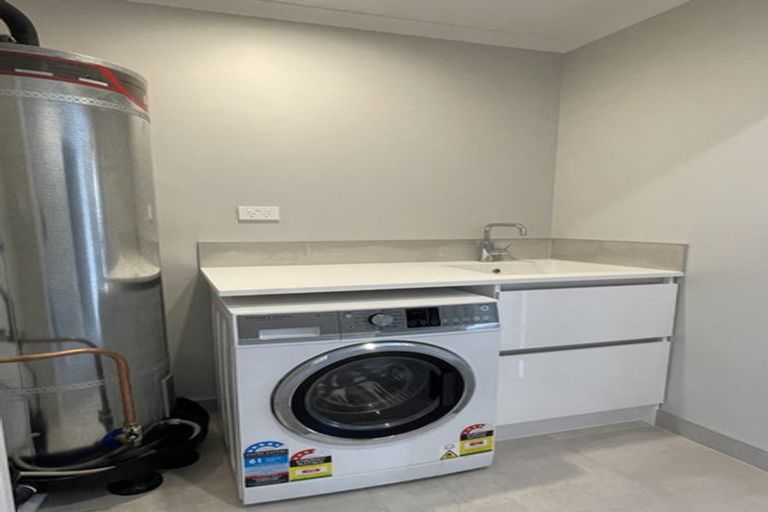 Photo of property in 74 Papatupu Way, Kumeu, 0810