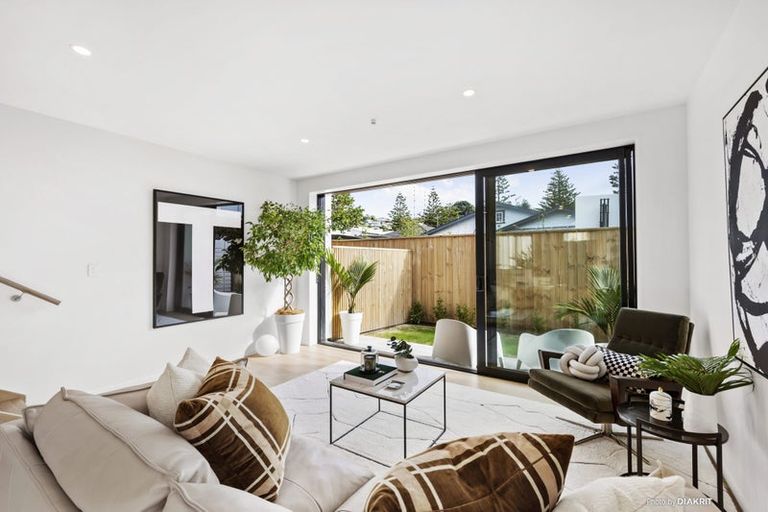 Photo of property in 16e Inglis Street, Seatoun, Wellington, 6022