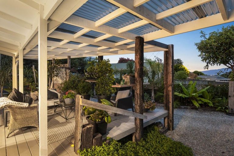 Photo of property in 2 Island View Terrace, Waikanae Beach, Waikanae, 5036