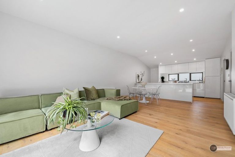 Photo of property in 5a Park Street, Thorndon, Wellington, 6011