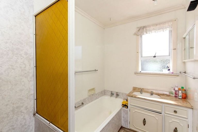 Photo of property in 21 Turakina Street, Merrilands, New Plymouth, 4312