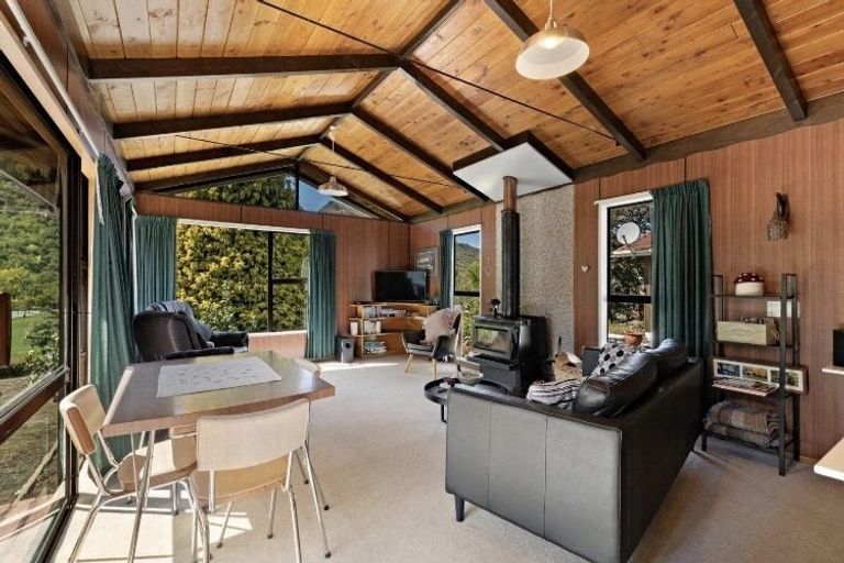 Photo of property in 16 Argyle Place, Arrowtown, 9302