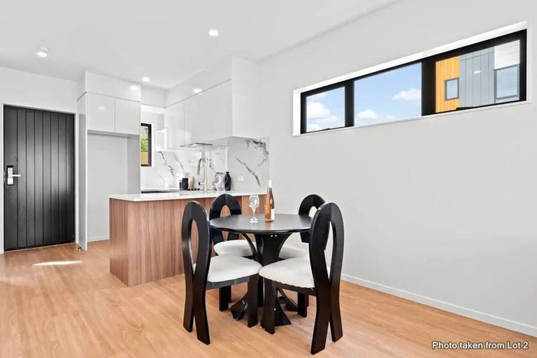 Photo of property in 3/58 Waipani Road, Te Atatu Peninsula, Auckland, 0610