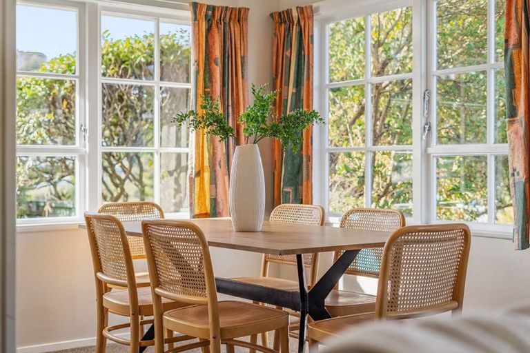 Photo of property in 1 Woolwich Close, Whitby, Porirua, 5024
