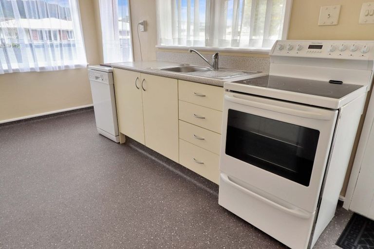 Photo of property in 71 Wai-iti Crescent, Woburn, Lower Hutt, 5010