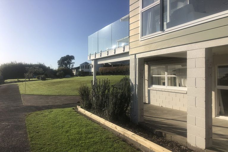 Photo of property in 92 Park Rise, Campbells Bay, Auckland, 0630