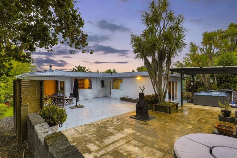 Photo of property in 23 Grassmere Road, Henderson Valley, Auckland, 0612