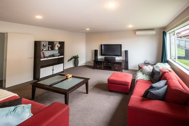 Photo of property in 52 Erlestoke Crescent, Churton Park, Wellington, 6037