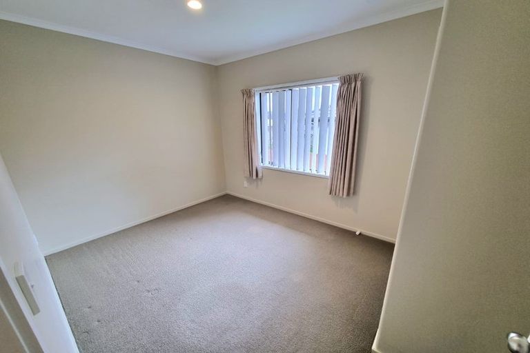 Photo of property in 11 Sunvista Avenue, Oteha, Auckland, 0632