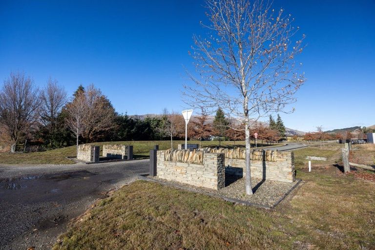 Photo of property in 14 Little Orchard Way, Wanaka, 9382