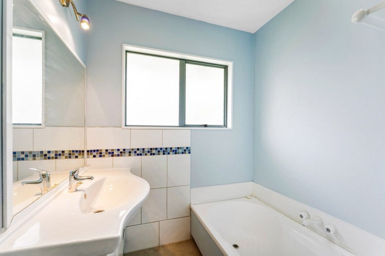 Photo of property in 10 Comeskey Grove, Elderslea, Upper Hutt, 5018