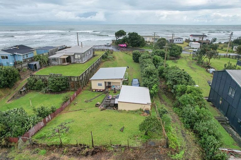 Photo of property in 23 Point Road, Mokau, 4376