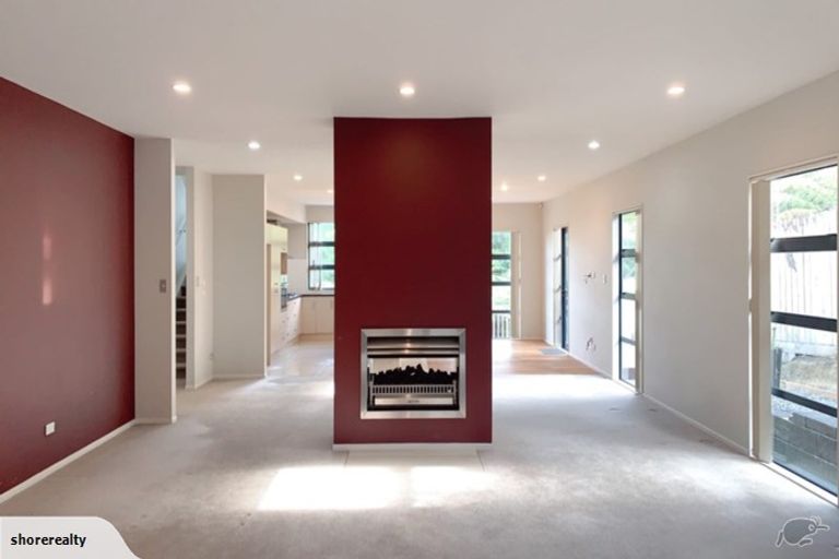 Photo of property in 21 Zara Court, Windsor Park, Auckland, 0632