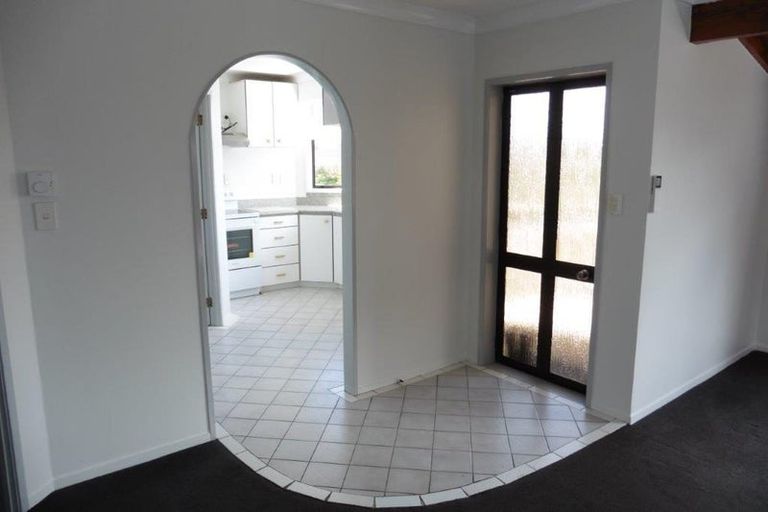 Photo of property in 39 Kirrie Avenue, Te Atatu South, Auckland, 0610