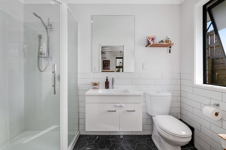 Photo of property in 9 St Julia Court, Helensville, 0800