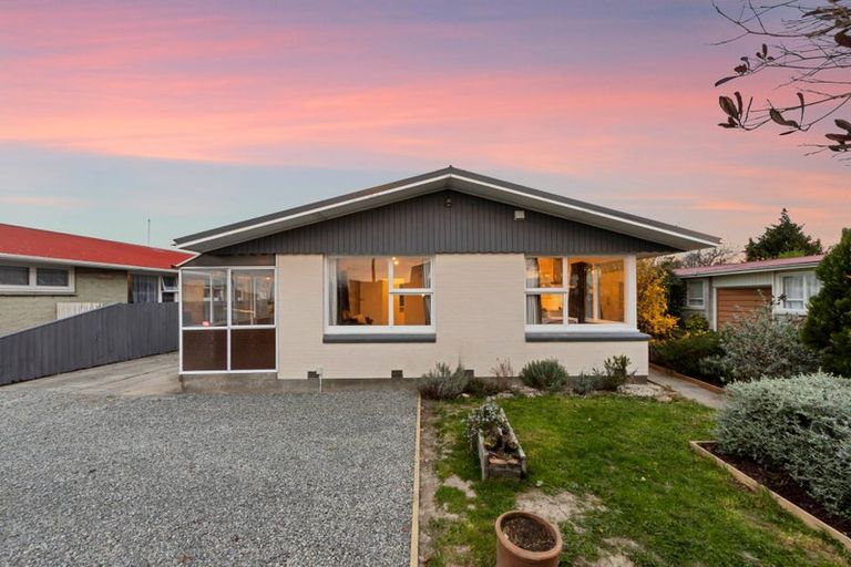 Photo of property in 258 Main North Road, Redwood, Christchurch, 8051