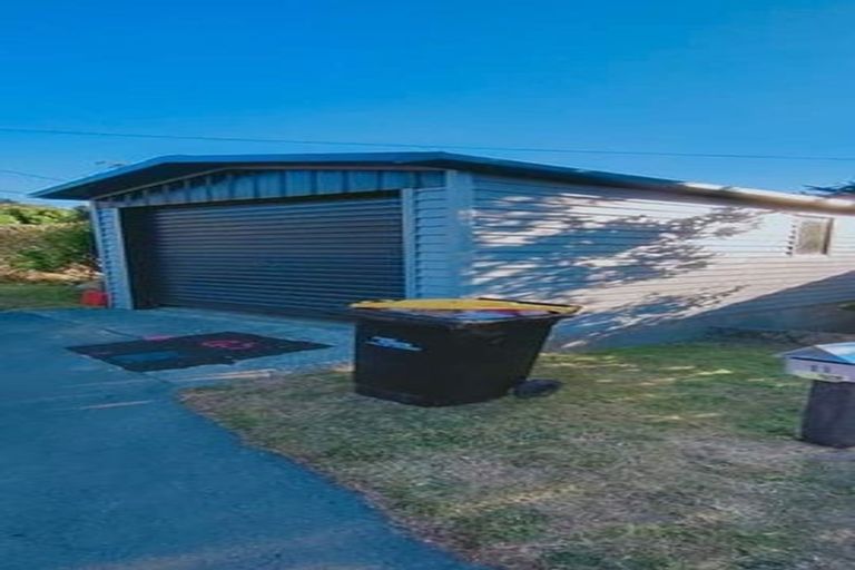 Photo of property in 11 Lynda Avenue, Paparangi, Wellington, 6037