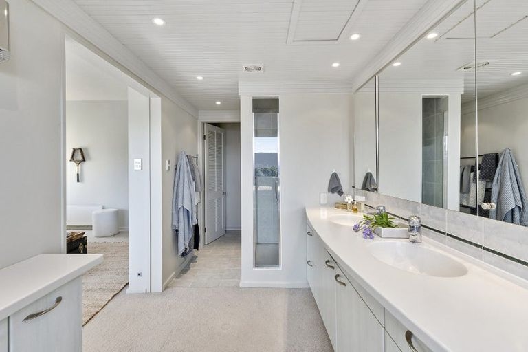 Photo of property in Beauport Apartments, 2/30 The Crescent, Roseneath, Wellington, 6011