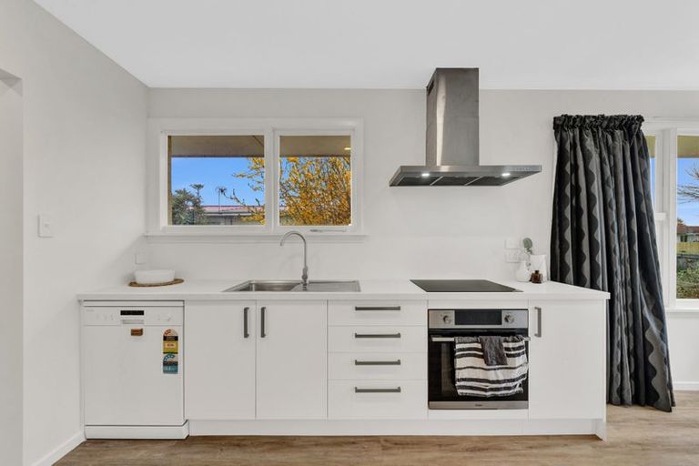 Photo of property in 258 Main North Road, Redwood, Christchurch, 8051