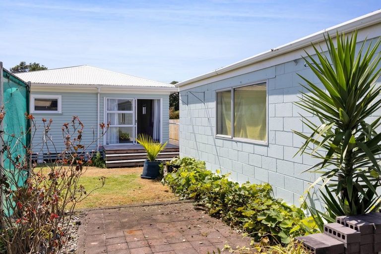 Photo of property in 133 Broadway, Waitara, 4320