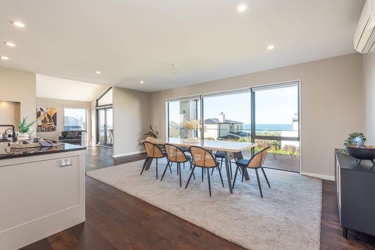 Photo of property in 2 Inverness Lane, Redcliffs, Christchurch, 8081