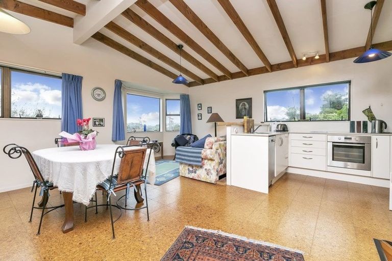 Photo of property in 2/26 Colonial Road, Birkenhead, Auckland, 0626