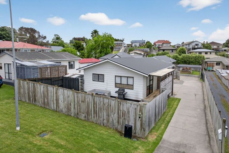 Photo of property in 17 Mellsop Avenue, Waiuku, 2123