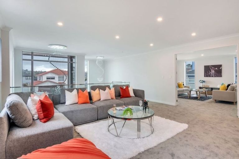 Photo of property in 4 Lagonda Rise, Oteha, Auckland, 0632