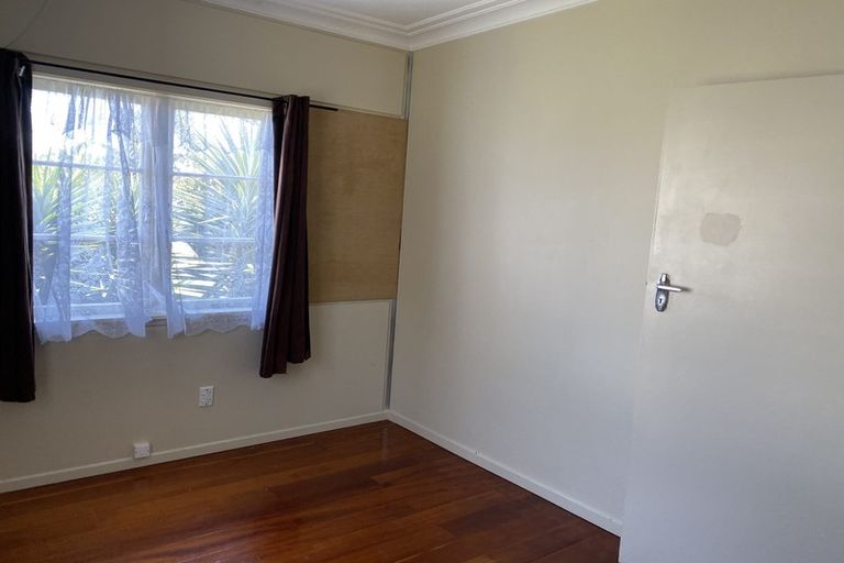 Photo of property in 57 View Road, Henderson, Auckland, 0612