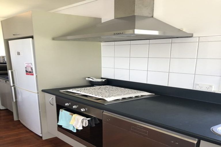 Photo of property in 17 Vandeleur Avenue, Birkdale, Auckland, 0626