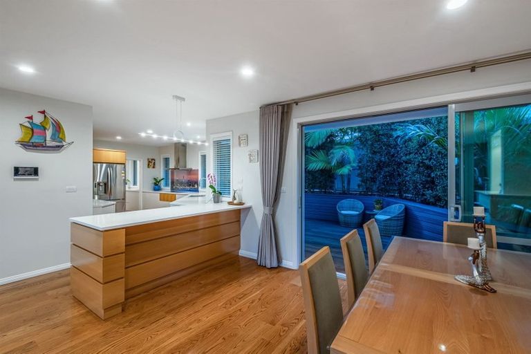Photo of property in 13a Parr Terrace, Castor Bay, Auckland, 0620