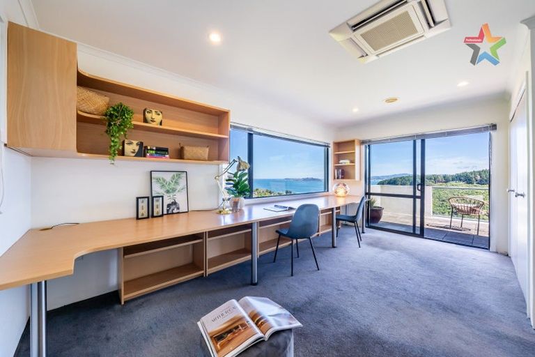 Photo of property in 7 Green Park Lane, Korokoro, Lower Hutt, 5012