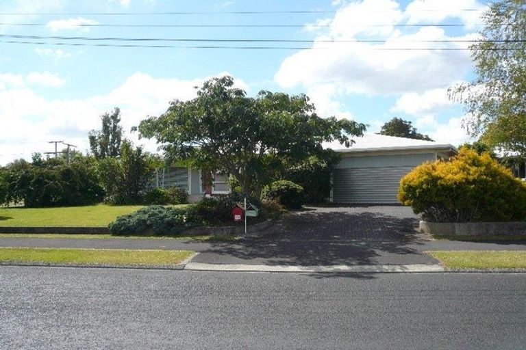 Photo of property in 35 Berkley Avenue, Hillcrest, Hamilton, 3216