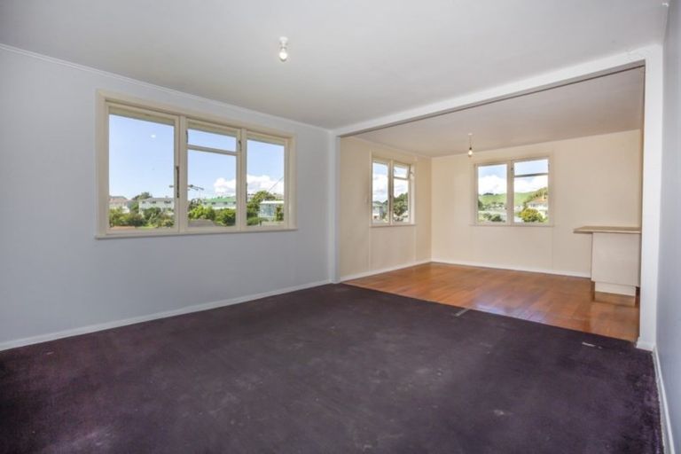 Photo of property in 48 Gloucester Street, Cannons Creek, Porirua, 5024