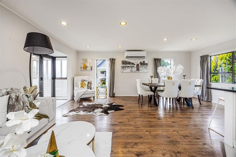 Photo of property in 6 Majesty Place, Half Moon Bay, Auckland, 2012