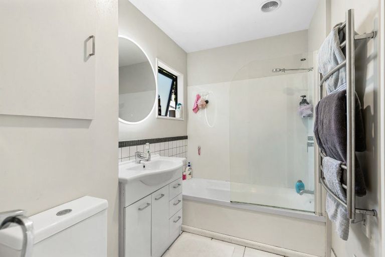 Photo of property in 13a Avalon Crescent, Fernhill, Queenstown, 9300