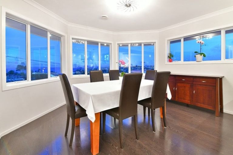 Photo of property in 1/56 Woodlands Crescent, Browns Bay, Auckland, 0630