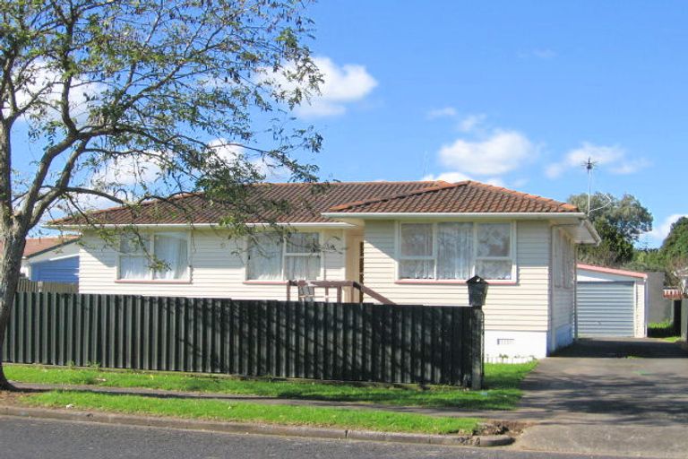 Photo of property in 14 Othello Drive, Clover Park, Auckland, 2023